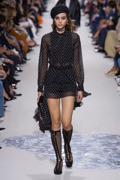 Look 19